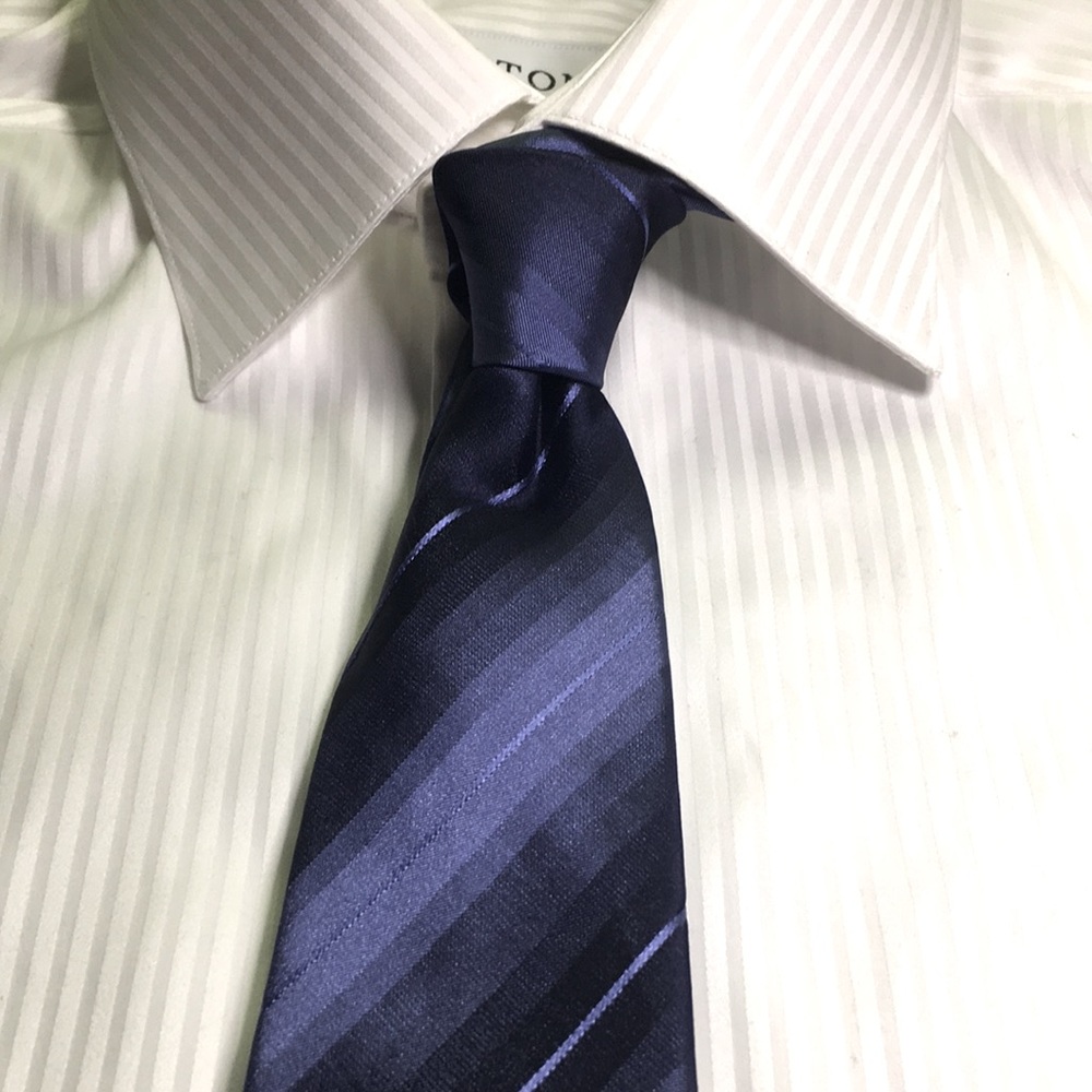 Kenneth Cole Reaction blue multi diagonal striped 100% silk tie. NWT